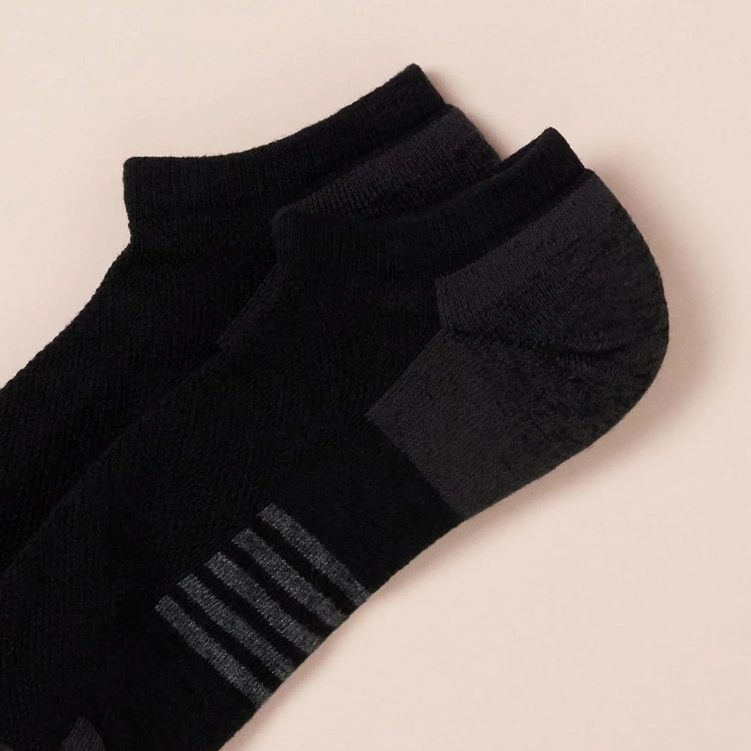 Amazon Essentials Men's Performance Cotton Cushioned Athletic No-Show Breathable Gym Socks with Support, 6 Pairs